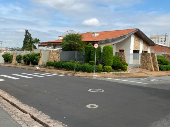 Casa de Alto Padrão à Venda na Vila Santa Catarina